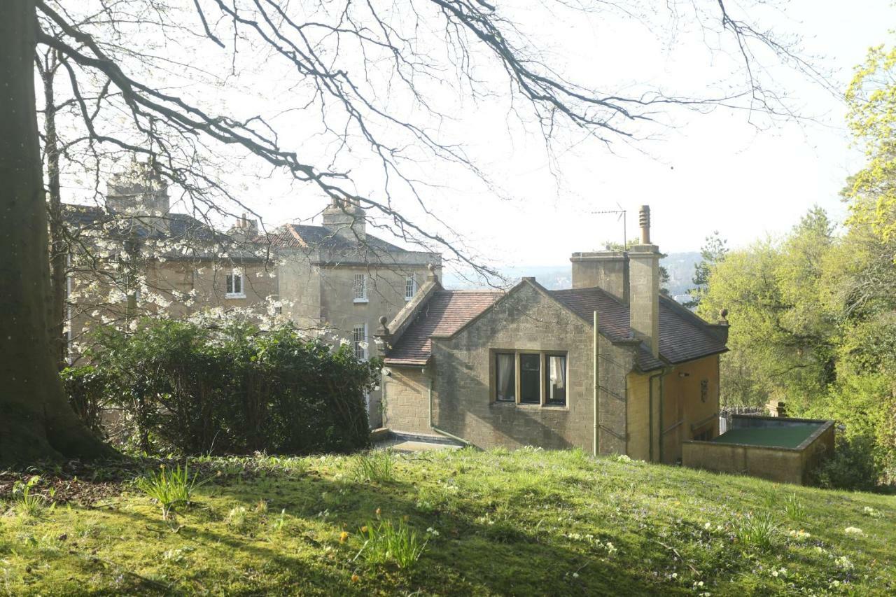 Entire Victorian Lodge In A Privately Gated Estate With Secure Parking For Two Cars And A Newly Refurbished Bathroom Zewnętrze zdjęcie