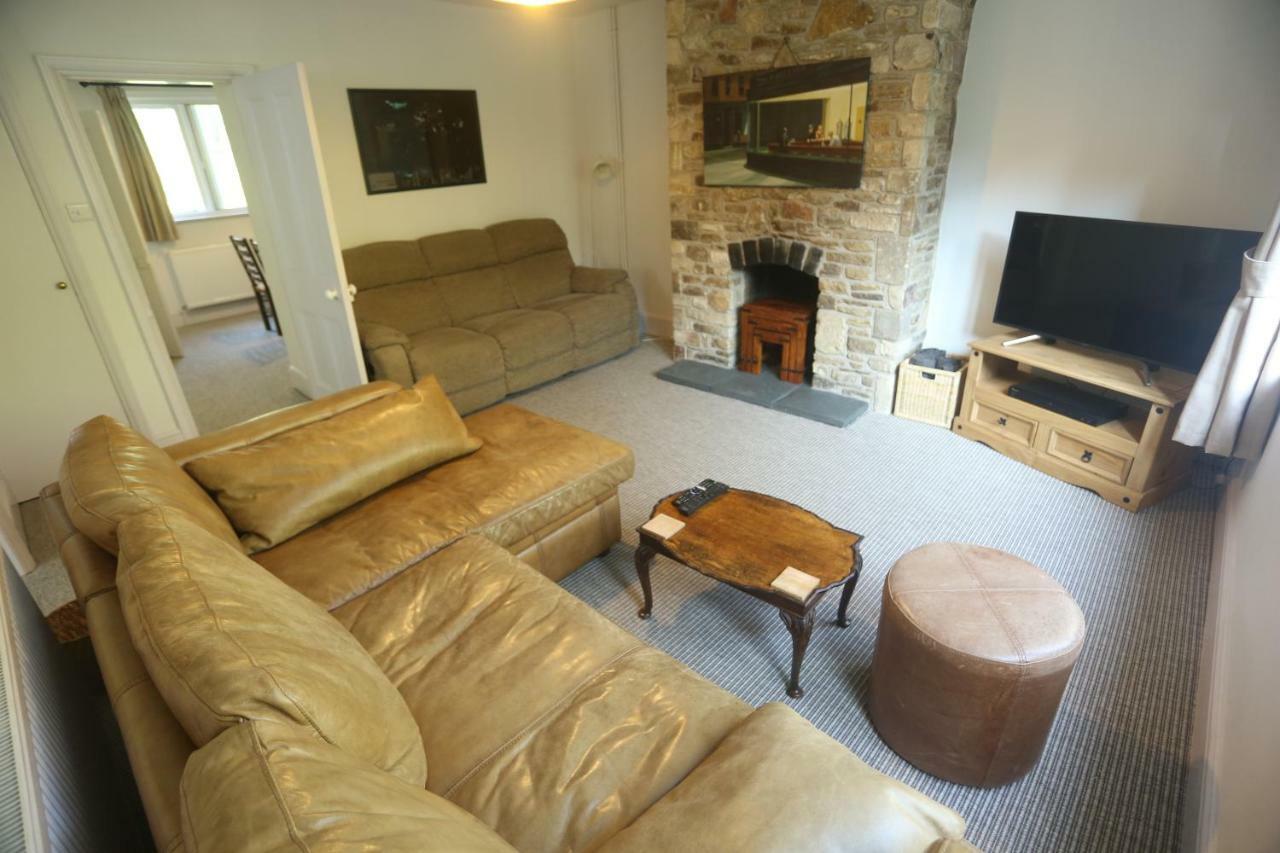 Entire Victorian Lodge In A Privately Gated Estate With Secure Parking For Two Cars And A Newly Refurbished Bathroom Zewnętrze zdjęcie
