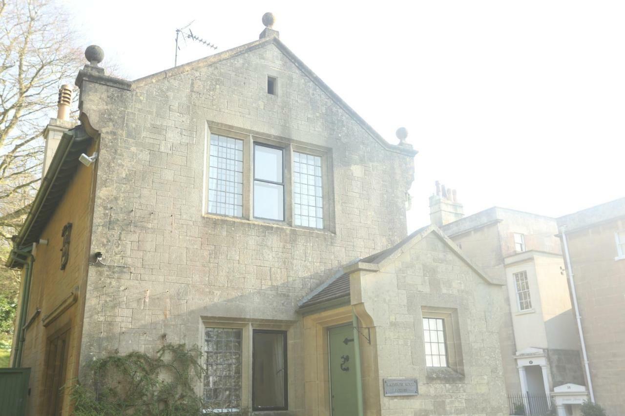 Entire Victorian Lodge In A Privately Gated Estate With Secure Parking For Two Cars And A Newly Refurbished Bathroom Zewnętrze zdjęcie